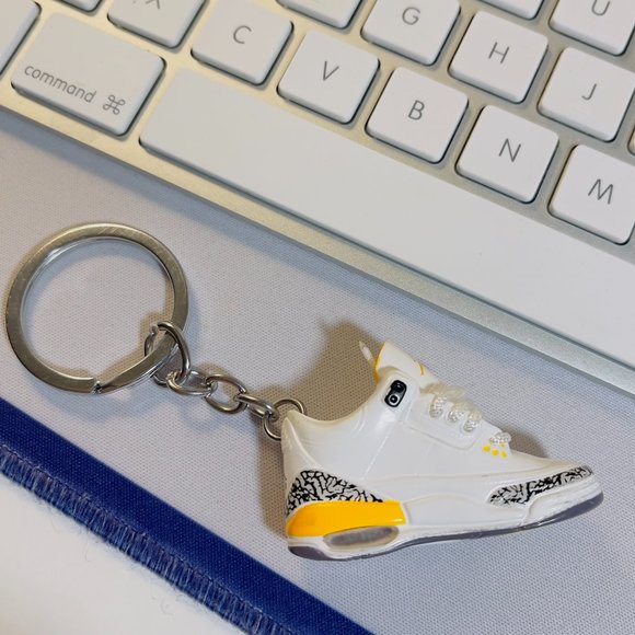 Mini 3D AIR JORDAN Retro 3 Sneaker Shoe Keychain White and Yellow - Picture 3 of 5